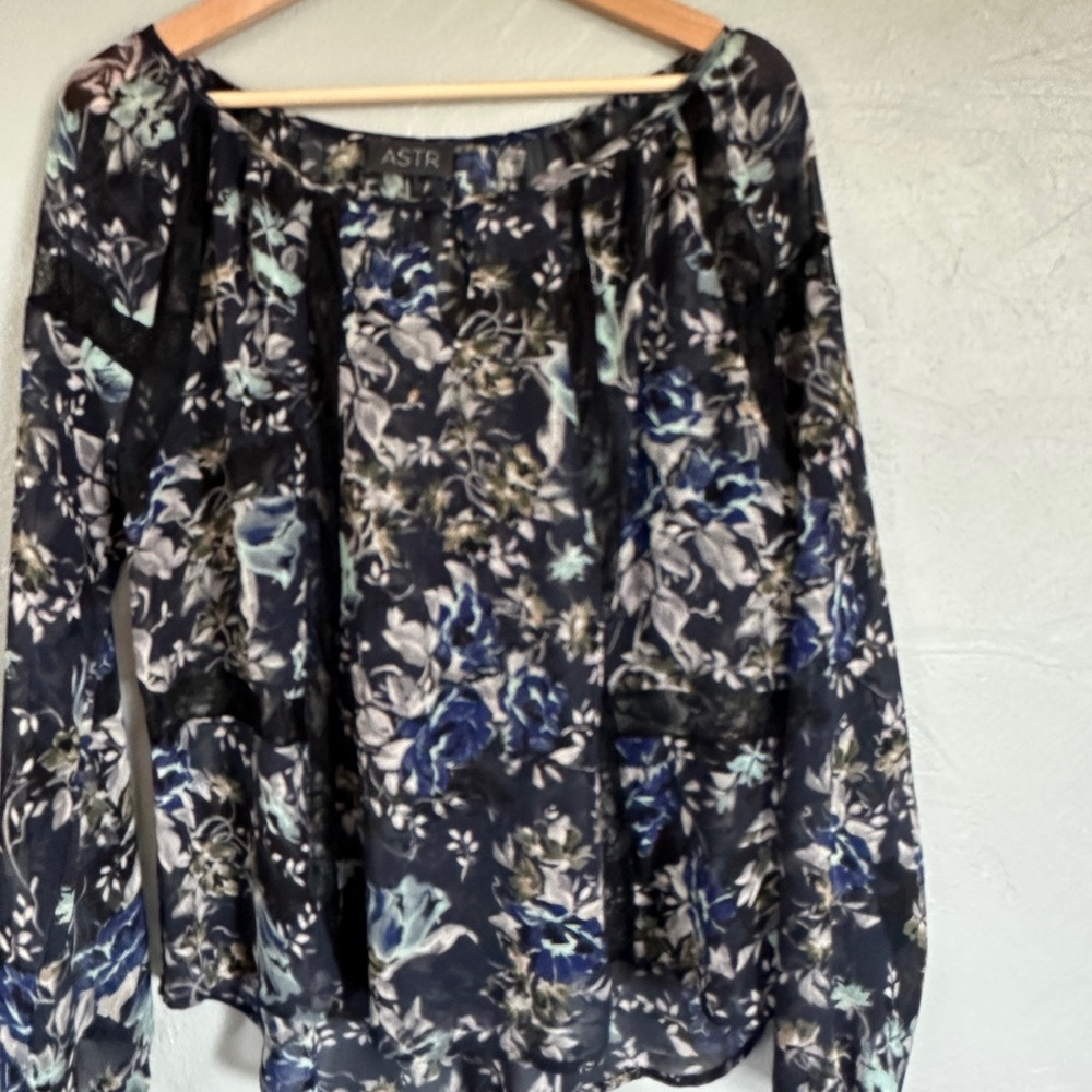 ASTR Floral Long Sleeve Blouse